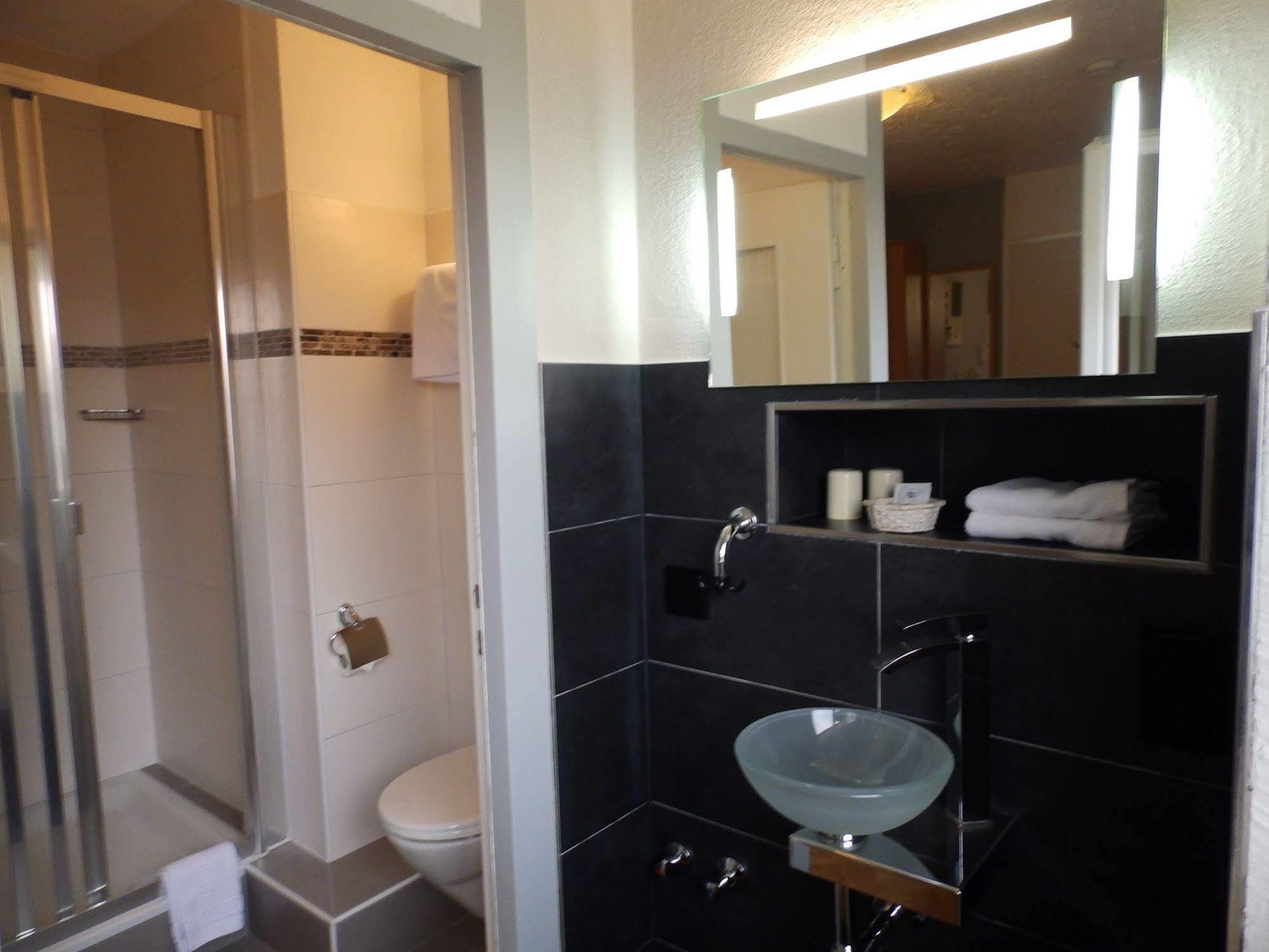 H41 Inn Hotel Garni Freiburg (Adults Only) Gundelfingen  Esterno foto