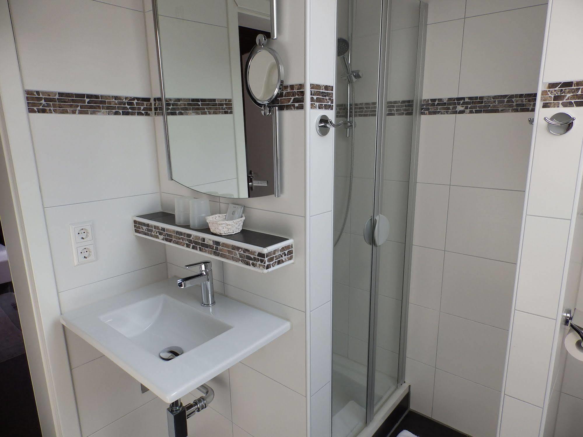 H41 Inn Hotel Garni Freiburg (Adults Only) Gundelfingen  Esterno foto
