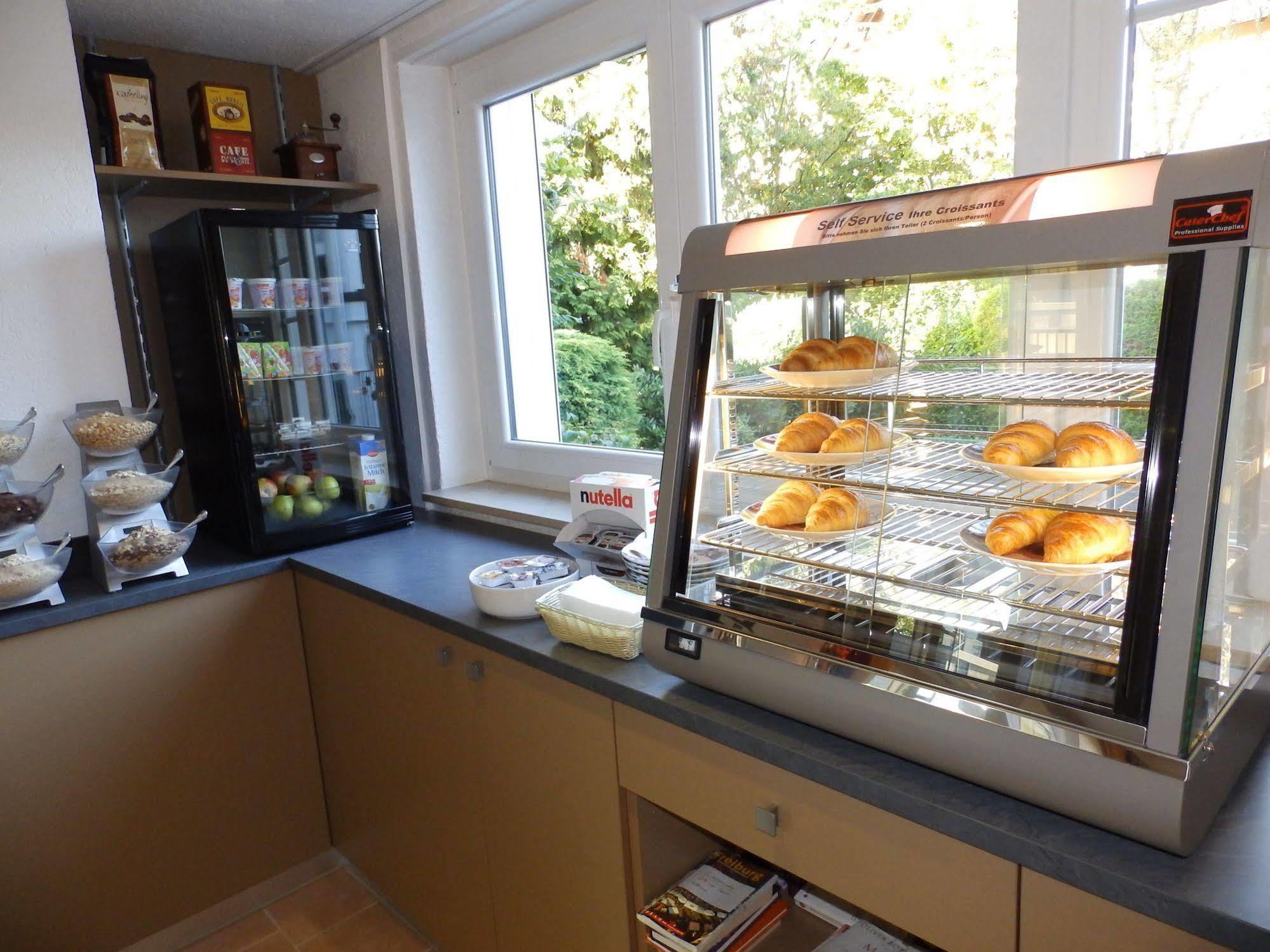 H41 Inn Hotel Garni Freiburg (Adults Only) Gundelfingen  Esterno foto