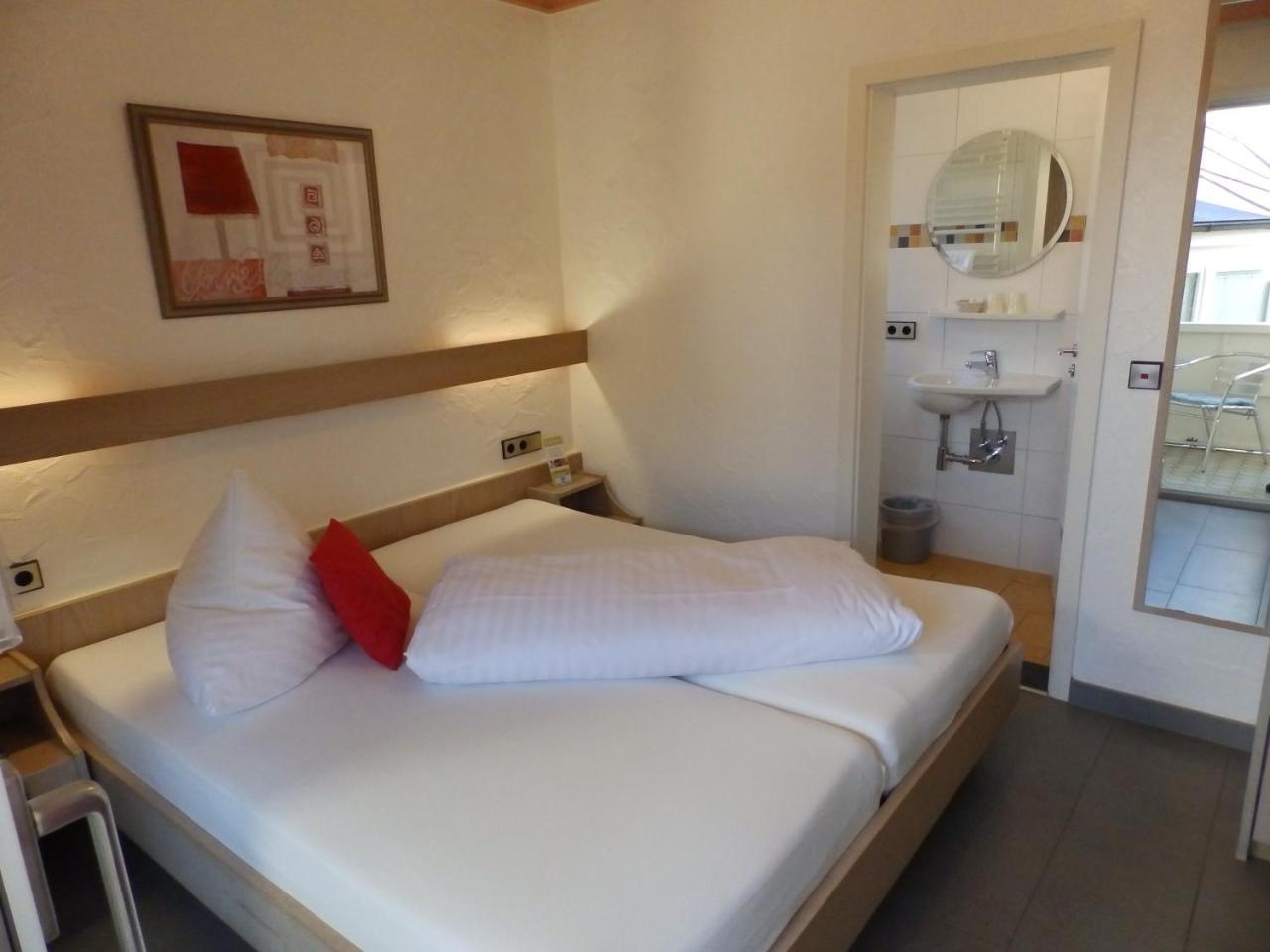H41 Inn Hotel Garni Freiburg (Adults Only) Gundelfingen  Esterno foto